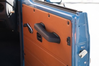 2B-071-Convertible-Mercedes-250GD-ChinaBlue-067270