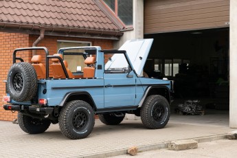 3-001-Convertible-Mercedes-250GD-ChinaBlue-067270