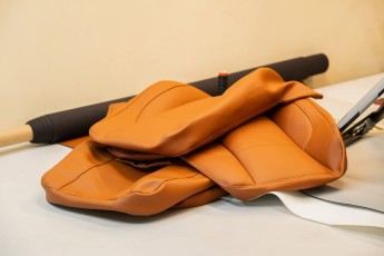 3-013-Convertible-Mercedes-250GD-ChinaBlue-067270