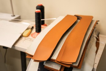 3-014-Convertible-Mercedes-250GD-ChinaBlue-067270