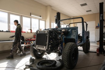 3-019-Convertible-Mercedes-250GD-ChinaBlue-067270