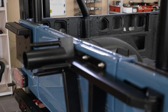 3-025-Convertible-Mercedes-250GD-ChinaBlue-067270