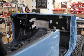 3-027-Convertible-Mercedes-250GD-ChinaBlue-067270