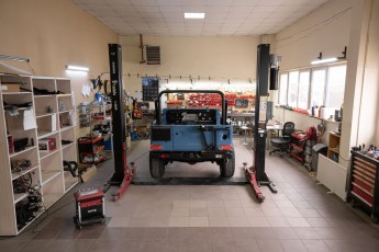 3-028-Convertible-Mercedes-250GD-ChinaBlue-067270