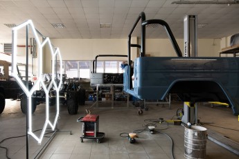 3-034-Convertible-Mercedes-250GD-ChinaBlue-067270