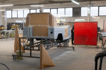 3-048-Convertible-Mercedes-250GD-ChinaBlue-067270