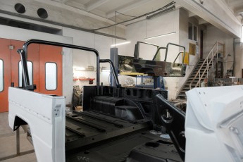 3-050-Convertible-Mercedes-250GD-ChinaBlue-067270