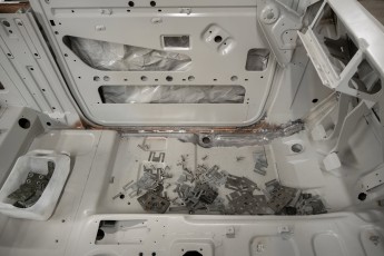 3-055-Convertible-Mercedes-250GD-ChinaBlue-067270