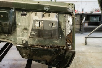 3-062-Convertible-Mercedes-250GD-ChinaBlue-067270