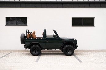 2B-004-Convertible-Mercedes-250GD-RacingGreen-066918