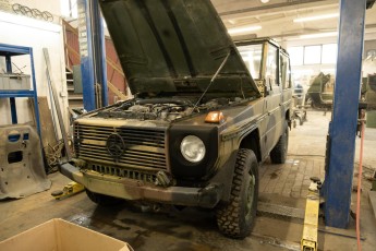 3-069-Convertible-Mercedes-250GD-RacingGreen-066918