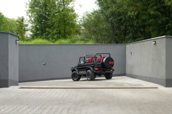 2B-007-Convertible-Mercedes-250GD-ObsidianBlack-070785