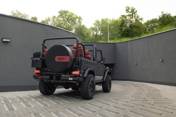 2B-010-Convertible-Mercedes-250GD-ObsidianBlack-070785