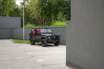 2B-014-Convertible-Mercedes-250GD-ObsidianBlack-070785