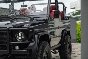 2B-043-Convertible-Mercedes-250GD-ObsidianBlack-070785