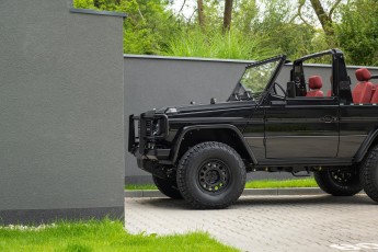 2B-048-Convertible-Mercedes-250GD-ObsidianBlack-070785