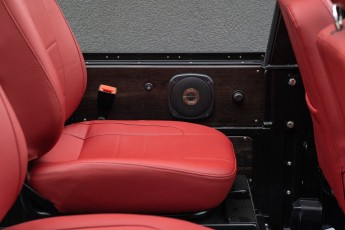 2B-073-Convertible-Mercedes-250GD-ObsidianBlack-070785