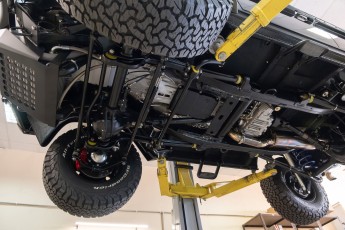 3-005-Convertible-Mercedes-250GD-ObsidianBlack-070785