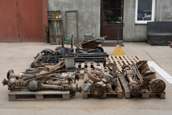 3-033-Custom-Mercedes-GWagon-White-068140