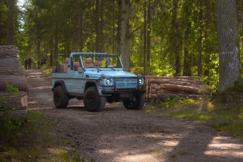 2B-002-Convertible-Mercedes-250GD-GulfBlue-083223