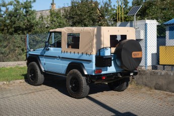 2B-016-Convertible-Mercedes-250GD-GulfBlue-083223