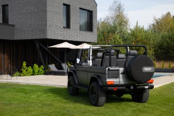 2A-011-Convertible-Mercedes-250GD-SeleniteGrey-069248-1920 EMC watermark 1% HQ-2