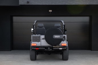 2B-009-Convertible-Mercedes-250GD-SeleniteGrey-069248