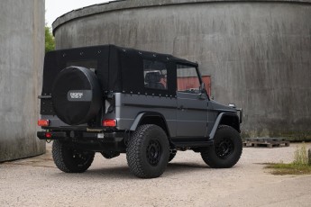 2B-010-Convertible-Mercedes-250GD-SeleniteGrey-069248