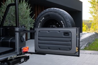 2B-029-Convertible-Mercedes-250GD-SeleniteGrey-069248