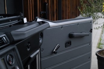 2B-041-Convertible-Mercedes-250GD-SeleniteGrey-069248