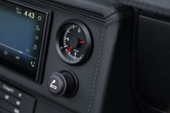 2B-045-Convertible-Mercedes-250GD-SeleniteGrey-069248