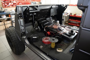 3-011-Convertible-Mercedes-250GD-SeleniteGrey-069248a