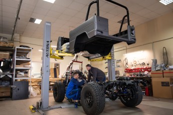 3-016-Convertible-Mercedes-250GD-SeleniteGrey-069248a