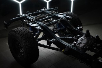 3-023-Convertible-Mercedes-250GD-SeleniteGrey-069248a