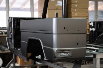 3-053-Convertible-Mercedes-250GD-SeleniteGrey-069248a