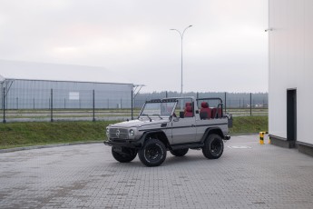 2B-004-Convertible-Mercedes-250GD-MojaveSilver-083791