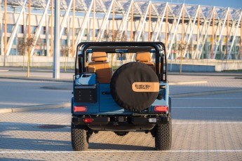 2B-011-Custom-Mercedes-GWagon-ChinaBlue-075954