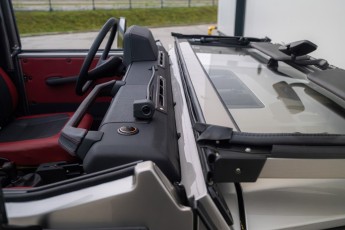 2B-064-Convertible-Mercedes-250GD-MojaveSilver-083791