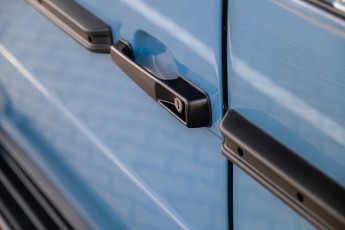 2B-066-Custom-Mercedes-GWagon-ChinaBlue-075954