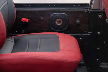 2B-087-Convertible-Mercedes-250GD-MojaveSilver-083791