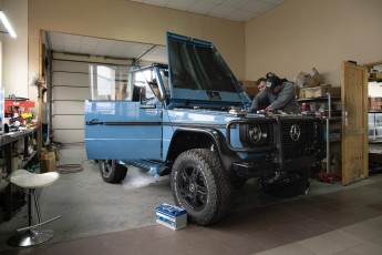 3-006-Custom-Mercedes-GWagon-ChinaBlue-075954