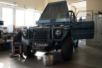 3-010-Custom-Mercedes-GWagon-ChinaBlue-075954