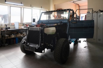 3-015-Custom-Mercedes-GWagon-ChinaBlue-075954