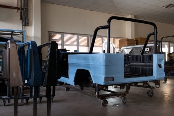 3-038-Custom-Mercedes-GWagon-ChinaBlue-075954