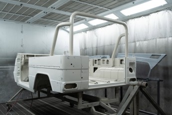 3-052-Custom-Mercedes-GWagon-ChinaBlue-075954