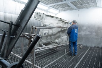 3-055-Custom-Mercedes-GWagon-ChinaBlue-075954