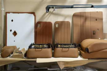 3-006-Vintage-Mercedes-GWagon-ChinaBlue-079142