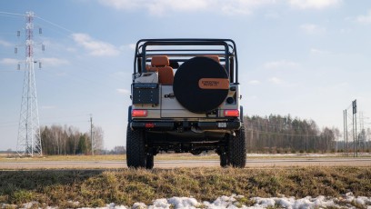 1-004-Convertible-Mercedes-250GD-MojaveSilver-071006