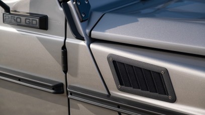 1-006-Convertible-Mercedes-250GD-MojaveSilver-071006