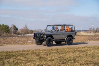 2B-009-Convertible-Mercedes-250GD-MojaveSilver-071006